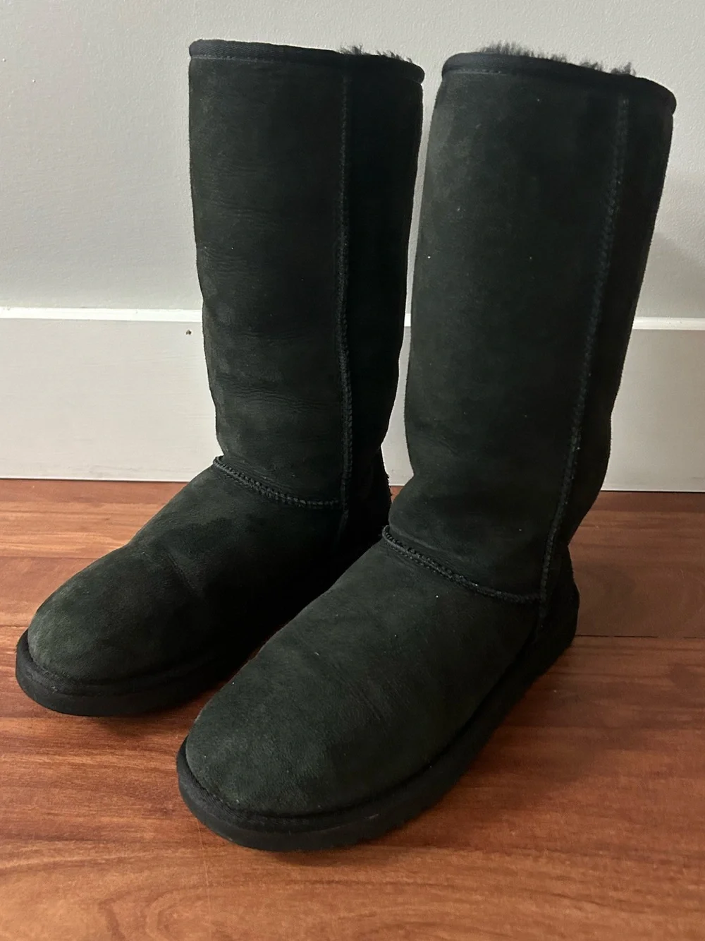 UGG Classic Tall Boots Black on Black Women’s Size 8 Warm